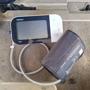 Omron BP7350 Oberarm-Blutdruckmessgerät, leicht gebraucht, digital, G3 - Bild 1 von 5