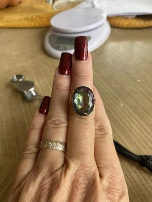 Hermoso anillo masivo con halo oculto de topacio místico de oro de 10 quilates RARO Foto 1 de 4