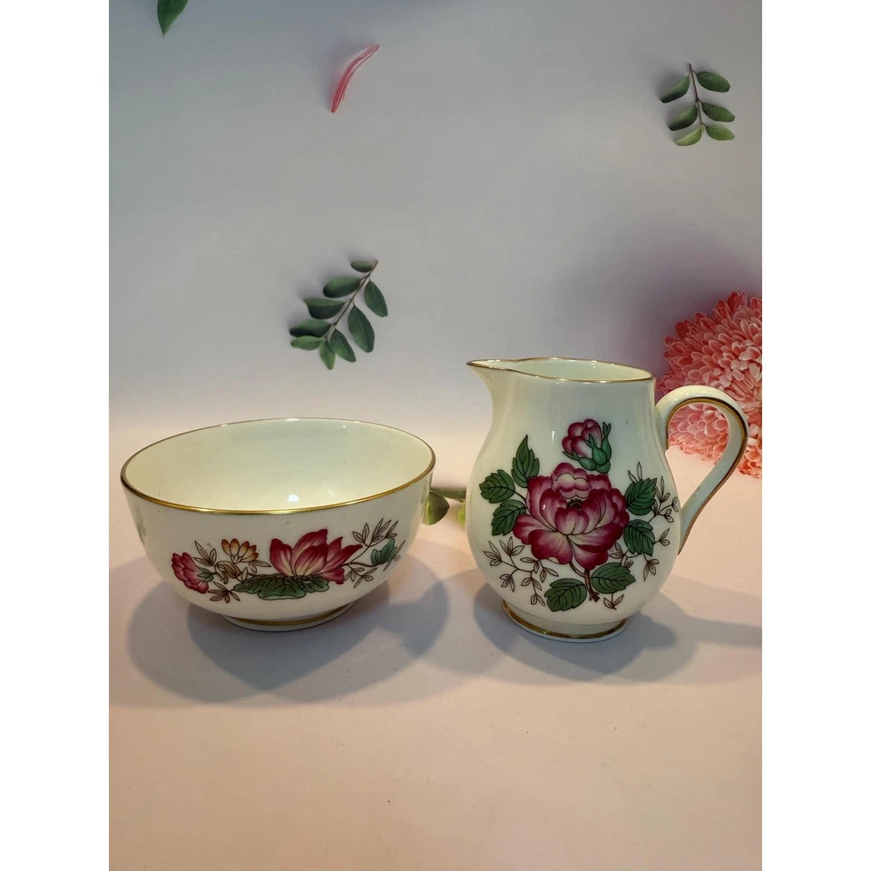 Crema y azucarero de cerámica vintage Wedgwood Charnwood peonía flores borde dorado Foto 1 de 4