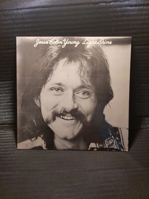 Unused Jesse Colin Young  LIGHT SHINE K56037 Lp UK 1974 Sleeve/Vinyl =NM - Bild 1 von 4
