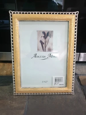 Marco de fotos Ashleigh Manor tono dorado/plateado y esmalte adornado para 5"x7"  Foto 1 de 4