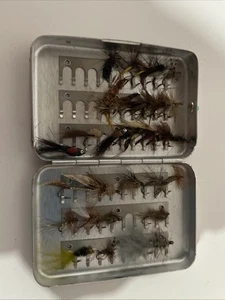 Vintage Perrine #60 Aluminum Box with Fly Fishing Lures - Picture 1 of 11