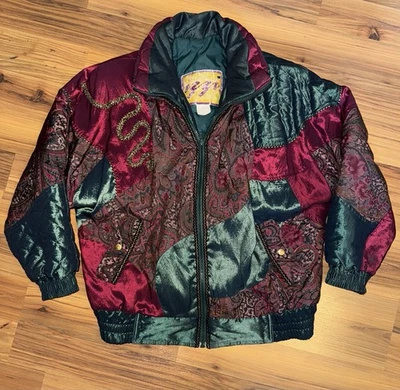 Iconic винтажный Izzi лоскутное одеяло пуховик куртка 80-90-х барокко пейсли атласный бомбардировщик - Изображение 1 из 4