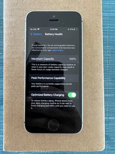 Apple iPhone SE 1st Gen 32GB Space Gray A1662 MP8K2LL/A Unlocked w/ New Battery