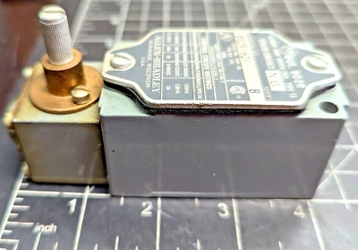 ALLEN BRADLEY 802R-H2F / 802RH2F Nuevo Stock de Estante Abierto [B6Y2] #17 Foto 1 de 4