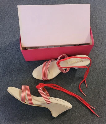 Vintage Anos 70 Anos 80 Tamanho 8 Vermelho Branco Camurça Salto Softtease Correia de Salto Gatinho - Imagem 1 de 4