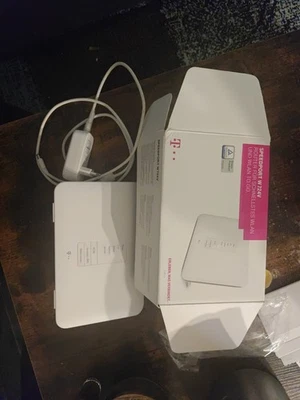 Deutsche Telekom Speedport W 724V 1300 Mbps WLAN-Router - Bild 1 von 3