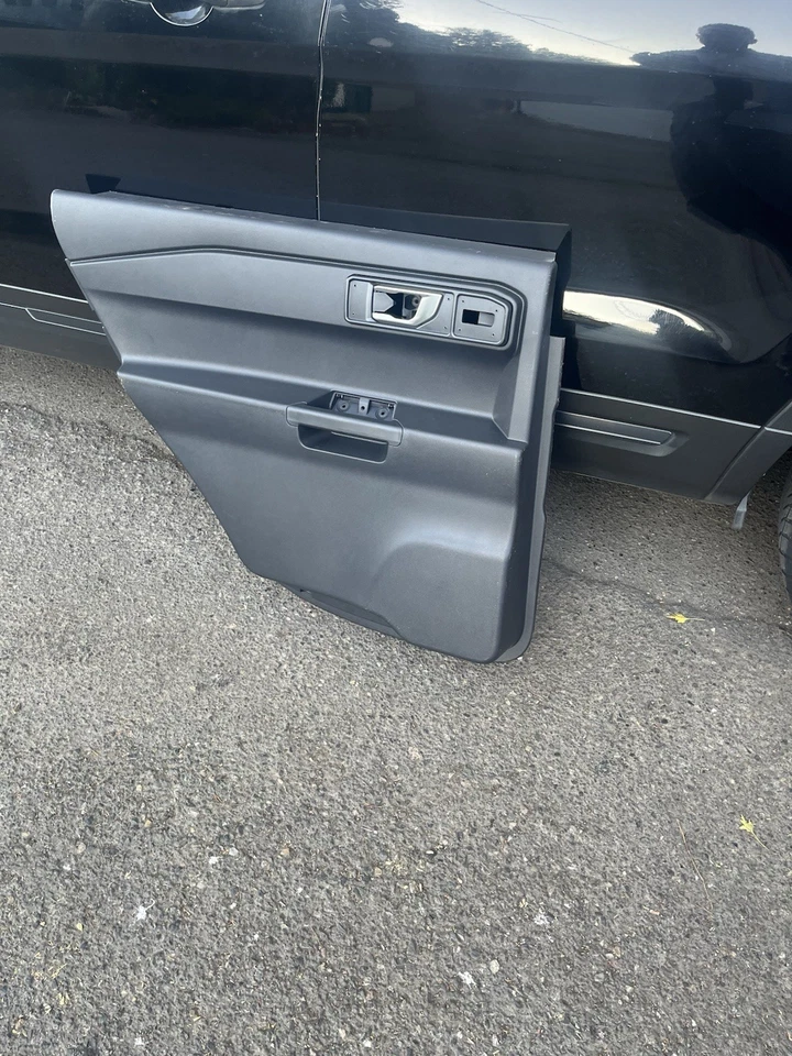(2) Paneles de moldura de puerta trasera negros Ford Police Interceptor Utility Explorer 2024 Foto 1 de 4