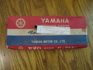 Espejo estilo abrazadera temprana Yamaha 137-26290-01-00 YA6 123 YG1 207 FS nuevo de lote original - Imagen 1 de 8
