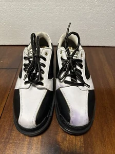 Storm SP3 Black/White Women’s Bowling Shoes Sz 7.5 Wide w/ Shoe Covers Included - Picture 1 of 8