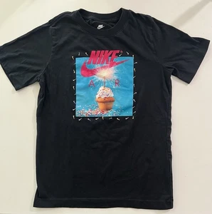 NIKE AIR (2023) Official Unisex Happy Birthday Cupcake T-Shirt Youth Size Medium - Picture 1 of 4