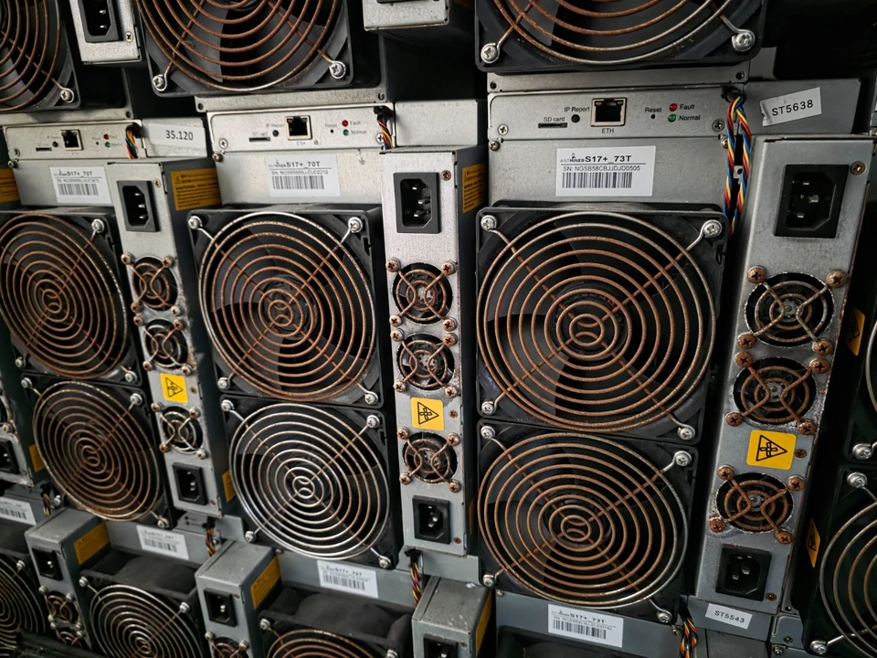 Bitmain Antminer S17+ -  SHA-256 Miner 73 Th - Image 1 of 1