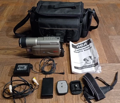RCA AutoShot CC6364 VHS-C Camcorder 400X Zoom w/accessories power supply bag - Image 1 of 4