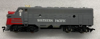 PLAYART HO - F9 Diesel Locomotive - Southern Pacific #6012 - Image 1 of 4