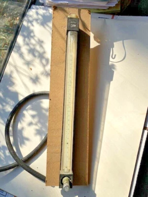 Medidor de flujo Fisher, tubo de vidrio de 10 pulgadas FP-1/8-077-G10 - doble rango + válvula Foto 1 de 4