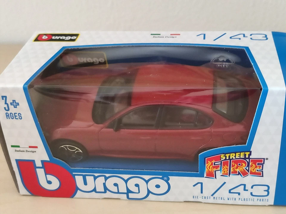 Alfa Romeo Giulia Burago Modellino Auto Rosso/Bordeaux Scala 1:43 Street Fire - Immagine 1 di 4