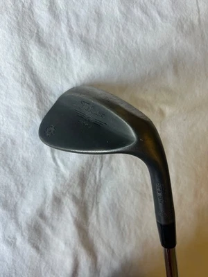 Cuña Titleist Vokey SM7 “Blacked Out” 54 8 rebotes M Grind cuña derecha flexión Foto 1 de 4