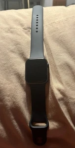 Apple Watch SE 2020 40mm GPS with Apple Space Gray Band - Photo 1 sur 2