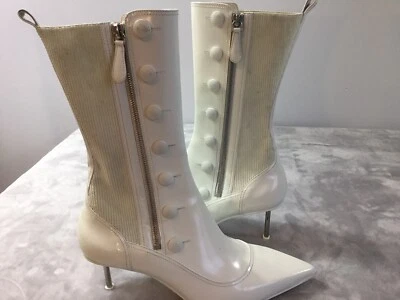 Bota ALEXANDER MCQUEEN Botón Punta Punta Talla US 10, EU 40 Funciona Pequeña Foto 1 de 4