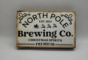 Letrero rústico de granja "North Pole Brewing Co." Bandeja en niveles de madera Estante Cuidador - Imagen 1 de 9