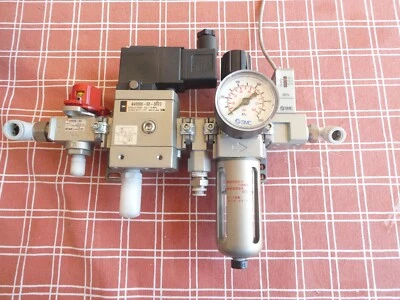 SMC Air Service Unit - Soft Start Valve - Lockout - Regulator - AV2000-02-3DZC - Image 1 of 4