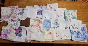 Vintage Hankies Lot Of  23 SCALLOPED EDGE FLORALS EMBROIDERED ESTATE - Picture 1 of 5