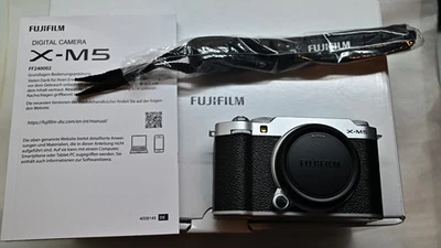 FUJIFILM X-M5 spiegellose Systemkamera 26,1 MP - in silber - nur 976 Auslösungen - Bild 1 von 4