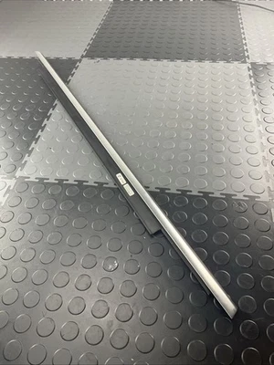 Оригинальный молдинг ремня наружного окна задней левой двери для Audi A4 2013-2016 годов выпуска 8K0-853-763 - Изображение 1 из 4