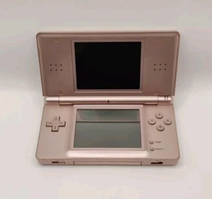 Nintendo DS Lite Metallic Rose Console Tested W/ Stylus & GBA Slot Cover - Foto 1 di 17