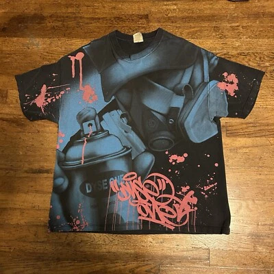 Camisa DyseOne Para Hombres XL Manga Corta Graffiti Arte Frente Completo Negra Y2K Ropa de Calle Foto 1 de 4