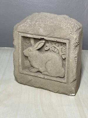 Carruth 1994 3D conejito conejo concreto hogar jardín pared placa arte 5"x41/2" Foto 1 de 4