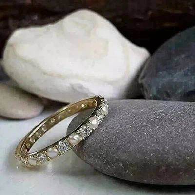 Anillo de compromiso para mujer de perlas creadas en laboratorio de corte redondo de 3 quilates acabado en oro amarillo de 14 quilates Foto 1 de 4