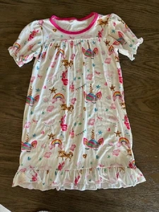 NO LABEL MULTI UNICORN NIGHTGOWN S/S POLYESTER PRINT SZ 120 (5-6) Gently Worn - Picture 1 of 3