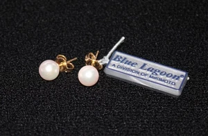 Mikimoto BL Blue Lagoon 14K 585 Yellow Gold 6.7 mm Pearl Stud Earrings Vintage - Picture 1 of 9