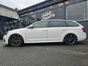 Umbrales laterales para Skoda Octavia 5E RS VRS listones listones laterales umbral línea - Imagen 1 de 5