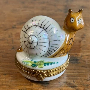 Limoges Caracol Feliz Con Perla Iridiscente Concha Peint Caja Principal Porcelana Baratija - Imagen 1 de 5