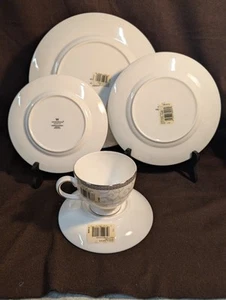 MINT with TAG - Wedgwood Celestial Platinum 5-Piece Place Setting Bone Chima - Picture 1 of 7
