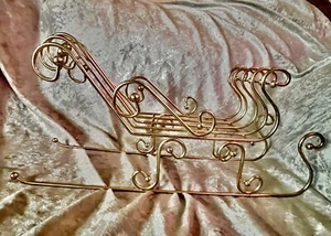 Interior Hogar HOMCO Latón Chapado Navidad Santa Trineo Centro de Mesa, Decoración - Imagen 1 de 3