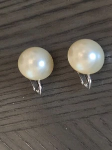 TRIFARI Clip On Earrings Vintage Faux Pearl Silvertone - Picture 1 of 4