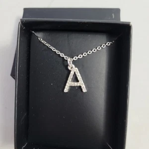 Collar Colgante Avon Inital "A" 20 Pulgadas Tono Plateado NUEVO EN CAJA - Imagen 1 de 7