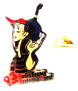 PIN'S PINS EPINGLETTE - 93 FM RADIO FRANCE BRETAGNE OUEST - Imagen 1 de 1