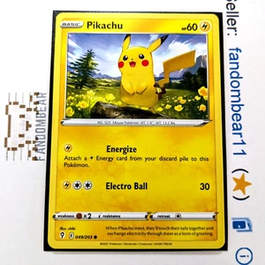 Carta Pikachu 049/203 Spada e Scudo Cieli Evoluti 2021 Pokemon Non Holo LP - Foto 1 di 6