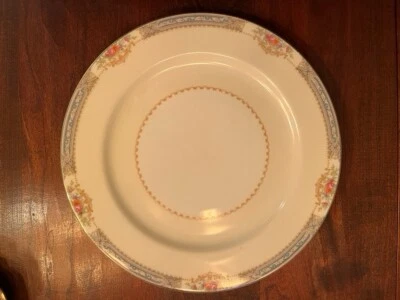 Plato de cena Noritake Lurline, hecho en Japón ocupado, flores blancas, borde dorado Foto 1 de 3