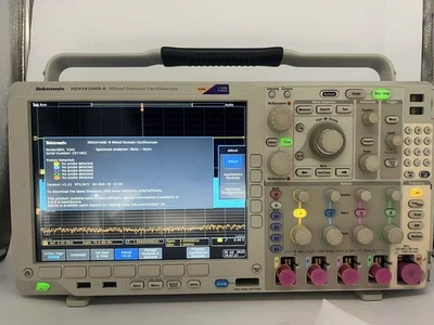 Osciloscopio de dominio mixto Tektronix MDO4104B-6 1 GHz 4 canales 16 canales lógica + espectro 6 GH Foto 1 de 4