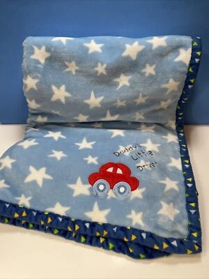 Manta polar para bebé Little Wonders azul blanco estrella roja coche Daddy’s Little Driver Foto 1 de 4