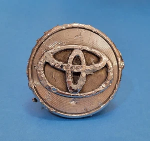 Toyota Emblem - Perfectly Distressed Emblem Tag - Bild 1 von 4
