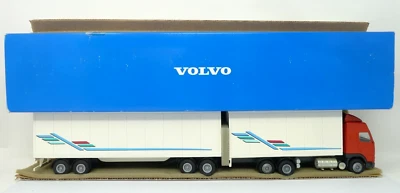 CONRAD MODELS VOLVO FH16 GLOBETROTTER 6X2 4-AXLE TRAILER 1:50 SCALE MODEL 4609 — 第 1/4 张图片