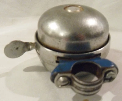 SINO DE BICICLETA ANTIGO, PARECE RESTAURADO - Imagem 1 de 3