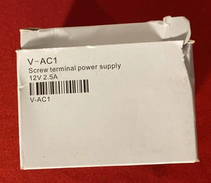 Vivint Smart Home V-AC1 Alimentatore terminale a vite 12V 2,5A - Foto 1 di 7