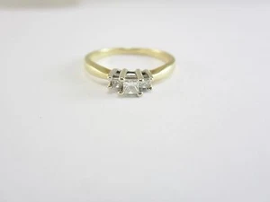 BEAUTIFUL LADIES 14K YELLOW GOLD PRINCESS CUT DIAMOND RING 2.9G 0.18CT. - Picture 1 of 7
